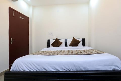 Deluxe Room | Desk, iron/ironing board, free WiFi, bed sheets