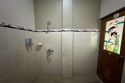 Standard Double Room | Bathroom | Shower, rainfall showerhead, free toiletries, towels