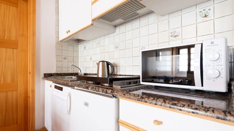 Apartment (1 Bedroom) | Private kitchenette | Microwave, highchair