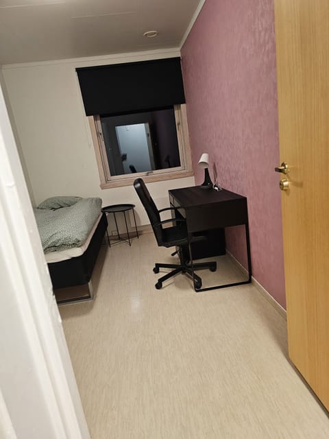 Basic Single Room | Desk, laptop workspace, free WiFi, bed sheets