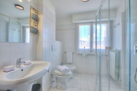 Family Apartment, 1 Bedroom (Petit Bijou De Stresa 2 Steps From) | Bathroom | Shower, hair dryer, bidet, towels