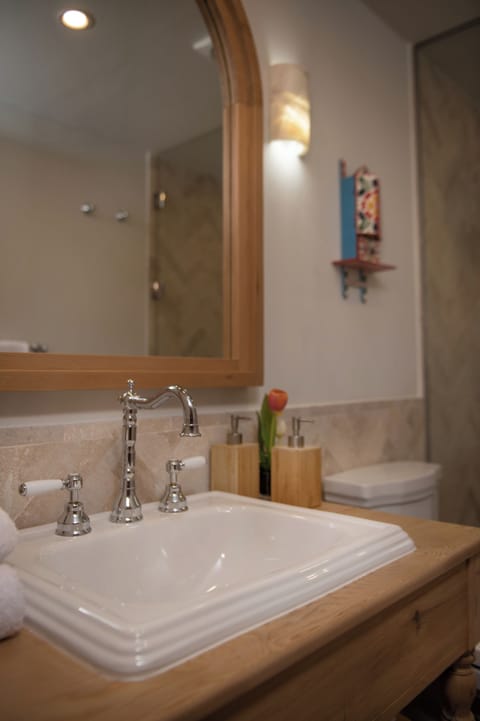 Premium Studio Suite, Courtyard View | Bathroom | Separate tub and shower, deep soaking tub, rainfall showerhead