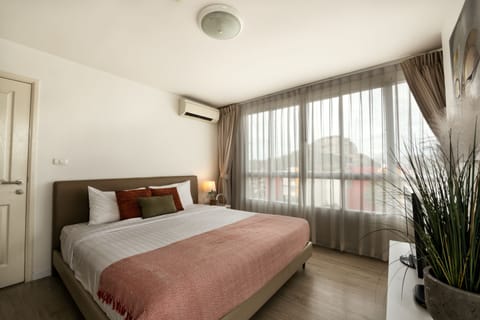 Apartment, 2 Bedrooms by the Sea | In-room safe, individually decorated, individually furnished, desk