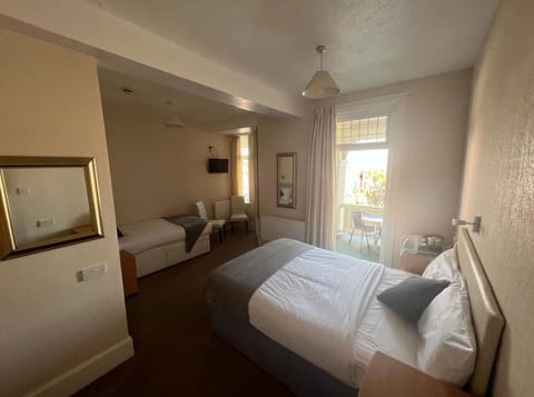 Standard Triple Room, Ensuite | Free WiFi