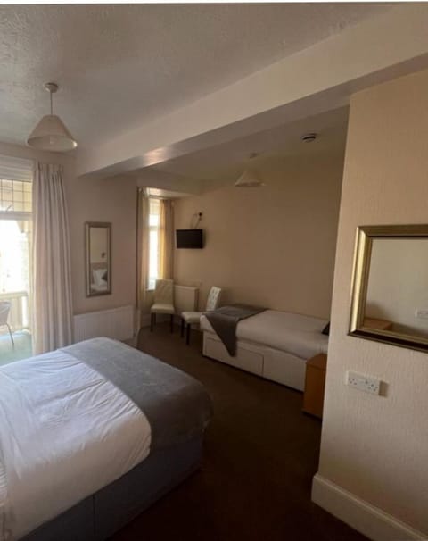 Standard Triple Room, Ensuite | Free WiFi