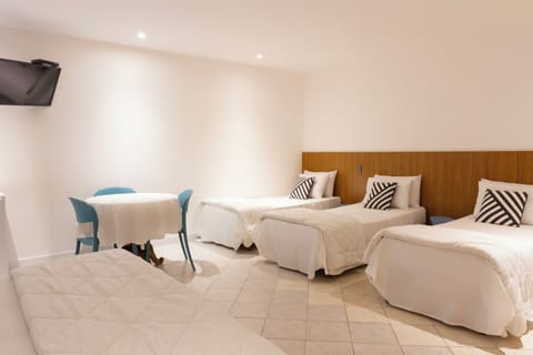 Quarto Família (Sem Vista ao Mar) | Premium bedding, minibar, desk, free WiFi