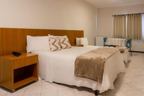 Quarto Triplo (Sem vista ao Mar) | Premium bedding, minibar, desk, free WiFi