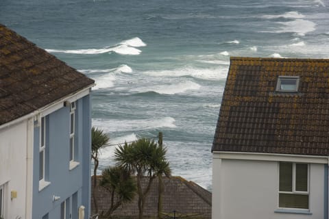 Surf Views - 6 The Point, Pentire