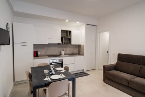 Classic Apartment, 1 Bedroom | Private kitchenette | Fridge, stovetop, espresso maker, cookware/dishes/utensils