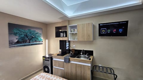 Deluxe Suite | 1 bedroom, Egyptian cotton sheets, premium bedding, in-room safe