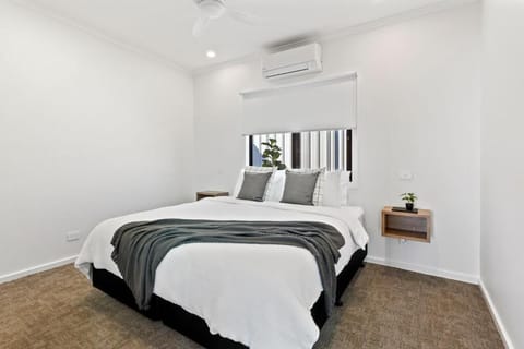 Apartment, 1 King Bed, Beach View | Individually decorated, individually furnished, free WiFi, bed sheets