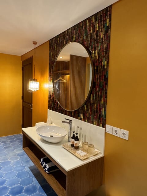 Design Double Room, Non Smoking, Pool View | Bathroom amenities | Shower, rainfall showerhead, designer toiletries, towels