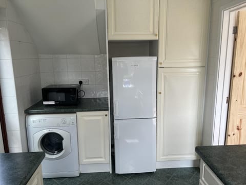 House | Private kitchen | Fridge, microwave, oven, stovetop