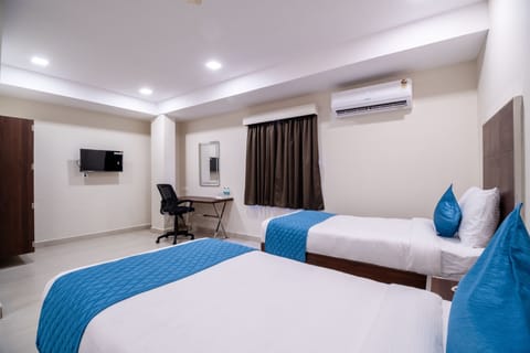 Superior Double or Twin Room, City View | Desk, free WiFi, bed sheets