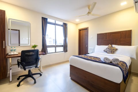 Deluxe Single Room, City View | Desk, free WiFi, bed sheets