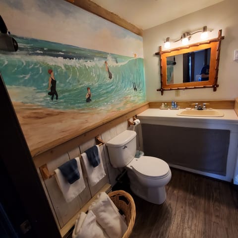 The Cabin Suite | Bathroom | Combined shower/tub, hair dryer, towels