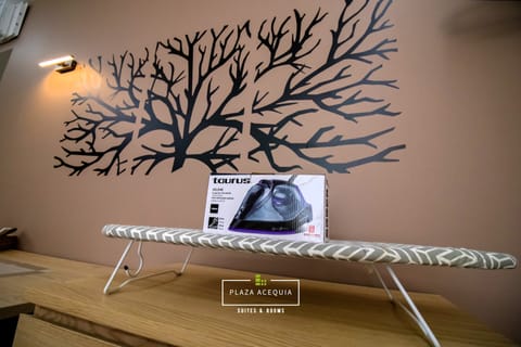 Deluxe Suite | 1 bedroom, in-room safe, desk, laptop workspace