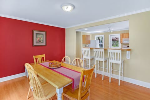 Additional seating at the breakfast bar