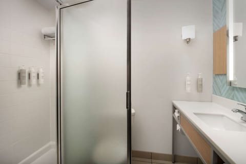 Junior Suite, 1 King Bed | Bathroom shower