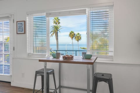 Breakfast seating for 2 with gorgeous ocean views