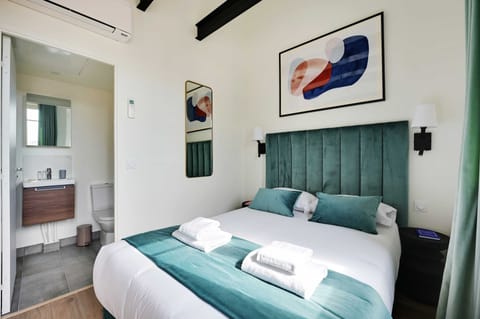 Premium Duplex (53) | Premium bedding, individually decorated, individually furnished