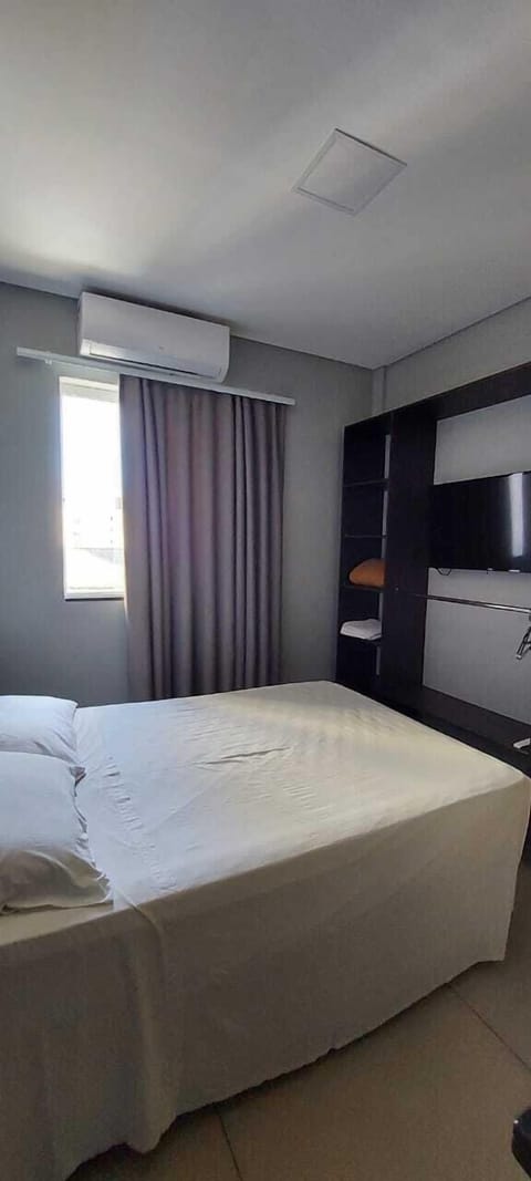 Standard Studio, City View | Hypo-allergenic bedding, desk, laptop workspace, free WiFi