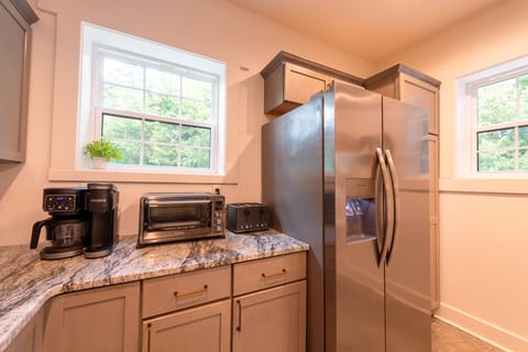 Well equipped kitchen. Kuerig Duo: grounds & kcups provided