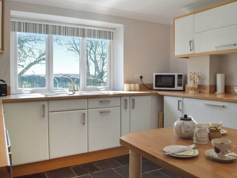 Kitchen | Gymmin House, Pendine