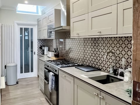 Kitchen/diner | Admiral’s Lookout, Ilfracombe