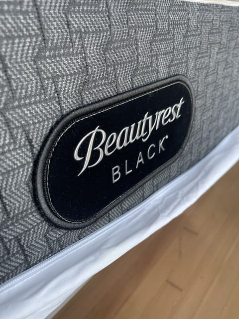 2 bedrooms, Egyptian cotton sheets, premium bedding, pillowtop beds