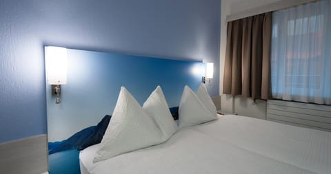 In-room safe, free WiFi, bed sheets