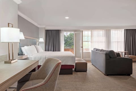 Suite, 1 King Bed, Non Smoking | In-room safe, desk, blackout drapes, iron/ironing board