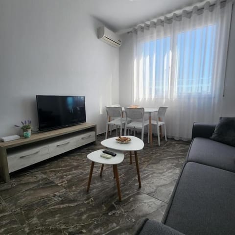 Apartment, 1 Bedroom | Living area