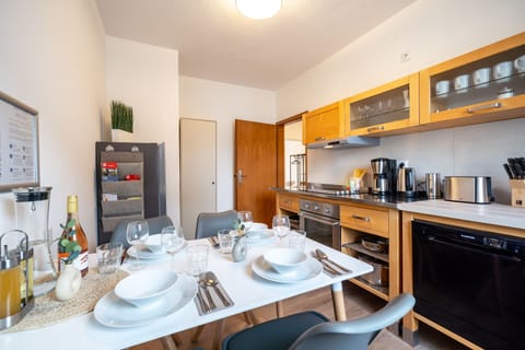 City Condo | Private kitchen | Fridge, oven, stovetop, dishwasher