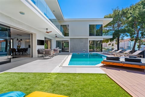 Large private estate 700 feet from the beach featuring a 36 sqm heated private pool