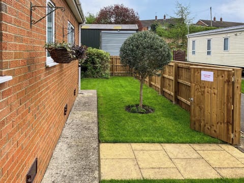 Sitting-out-area | Swaleside Cottage, Topcliffe, near Thirsk