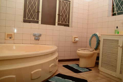 Comfort Double Room, Garden View | Bathroom | Free toiletries, towels, soap, toilet paper