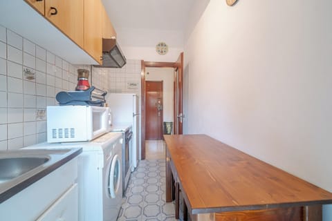 Comfort Apartment | Private kitchen | Full-size fridge, microwave, oven, stovetop