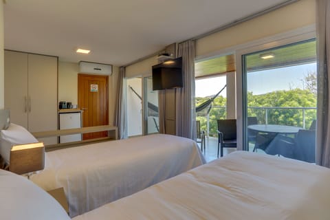 Quarto Suíte Master | Minibar, blackout drapes, free WiFi, bed sheets