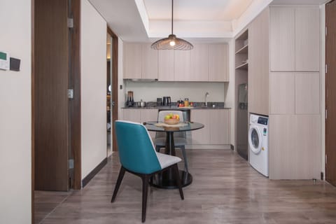 Deluxe Apartment, 1 Bedroom | Private kitchen | Microwave, electric kettle