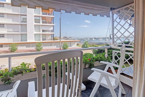 Family Apartment | Balcony