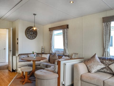 Open plan living space | Kadelin Cove, Sandyhills