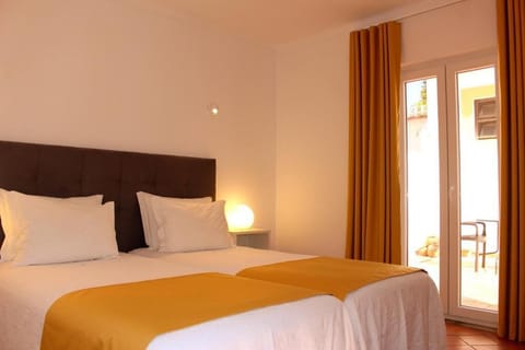 Room, 2 Twin Beds | Minibar, free WiFi, bed sheets