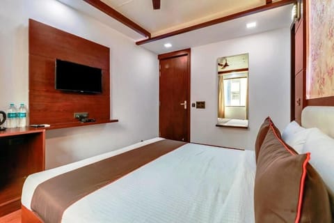 Luxury Room | Individually decorated, individually furnished, desk, iron/ironing board