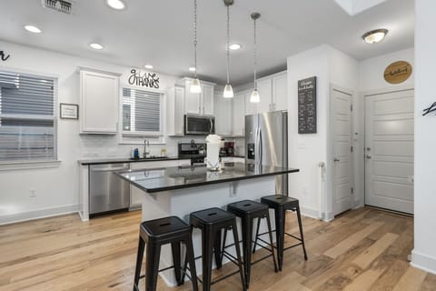 Open Concept Area w/ Eat-In Kitchen