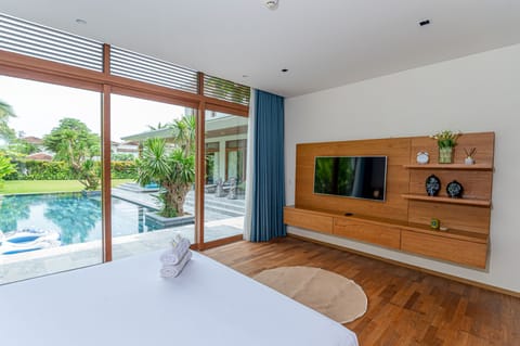 Luxury Villa | Premium bedding, blackout drapes, soundproofing, free WiFi