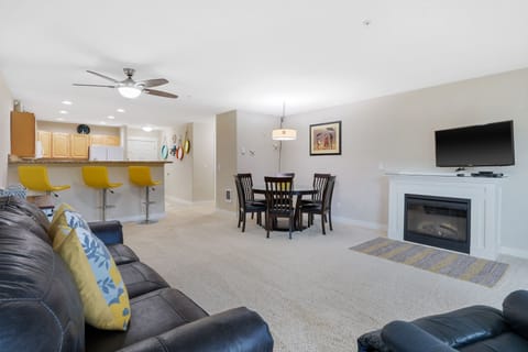 1215 Vacation by the Sea