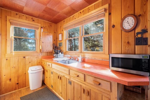 Cabin, 1 Bedroom | Bathroom | Towels