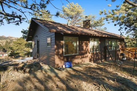 Cabin, 2 Bedrooms | BBQ/picnic area