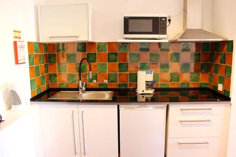 Suite | Private kitchenette | Mini-fridge, microwave, stovetop, electric kettle